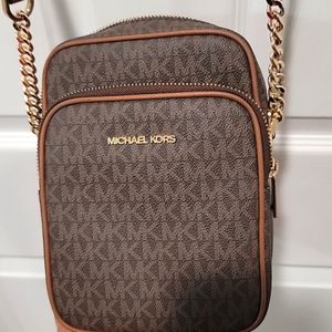 Like New Michael Kors Crossbody Great Shape